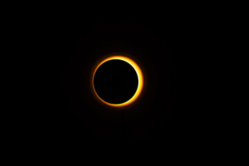 Eclipse re construction in a studio using a bright flashlight and a round cap with a bit of atmospheric spray