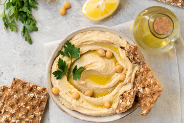 Fresh hummus with chickpea olive oil and limen with multigrain crackers