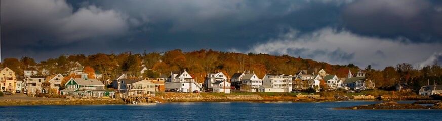Fototapeta na wymiar A panorama image of Homes on the waterfront on Boothbay Harbor, Vermont,
