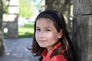 retrato de niño con pelo largo