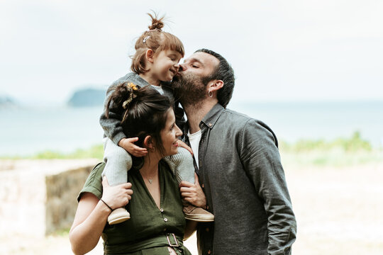 Family affection at the beach: moments of love and care