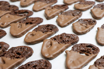 パティシエが作るチョコレートラスク、乾燥中