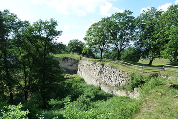 Mauer an der Ruine der Burg Regenstein bei Blankenburg im Harz in Sachsen-Anhalt