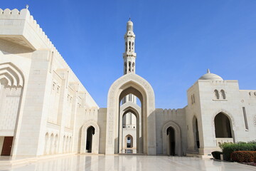 Fototapeta na wymiar Sultan Qaboos Grand Mosque The largest mosque in Oman, located in the capital city of Muscat.