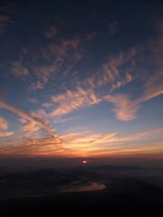富士山から見た山中湖と日の出