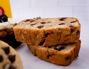 Banana pudding with chocolate chips.