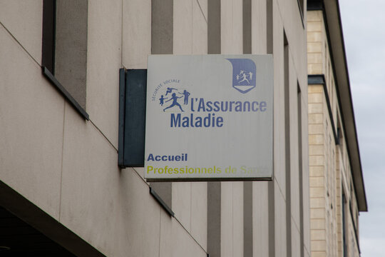 L'assurance maladie logo text of French Health Insurance sign brand on building office wall agency