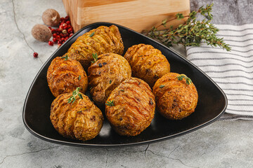 Baked baby potato with thyme