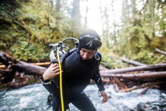 Suba diver puts on BCD, air tank and equipment