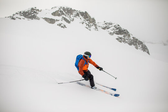 Side view of backcountry skier getting some turns in