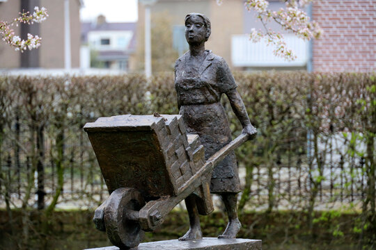 Statue of a stone crosser commemorating the brick kilns along the Hollandse IJssel in Nieuwerkerk aan den IJssel