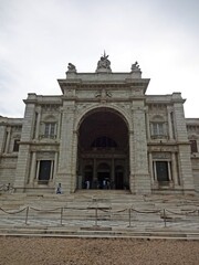 The grand Victoria Memorial Hall stands under a dramatic cloud-filled sky, showing off its exquisite colonial architecture with its towering domes and intricate stonework.