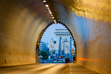 Tunnel overlooking Chain Bridge - obrazy, fototapety, plakaty