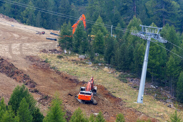 Bau neuer Skipisten im Schnalstal in den Ötztaler Alpen	 - 768634293