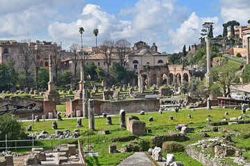 Roma,  le antiche rovine dei Fori Imperiali