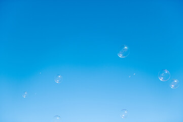 海とシャボン玉