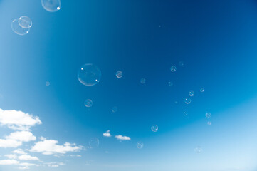 空とシャボン玉