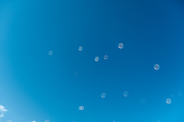 海とシャボン玉