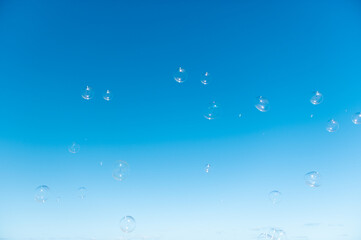 海とシャボン玉