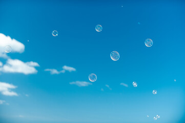 海とシャボン玉