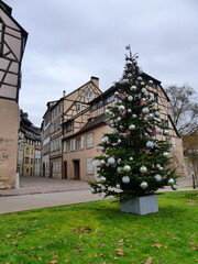 La petite ville alsacienne de Colmar à Noël