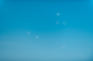 海とシャボン玉