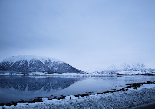 Buksnesfjord in inverno, Vester&aring;len. Norvegia, Nordland