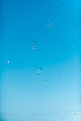 海とシャボン玉