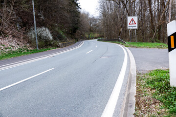 Gefahrenwarnung im Strassenverkehr in der Eifel