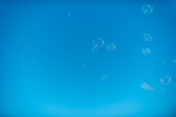 海とシャボン玉