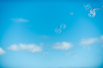 海とシャボン玉