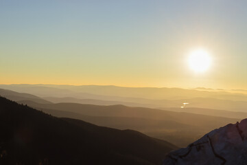 Obraz premium 山から見る夕焼けの風景
