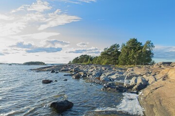 Rocky seascape view on the islet Pihlajaluoto in summer, Helsinki, Finland. - obrazy, fototapety, plakaty