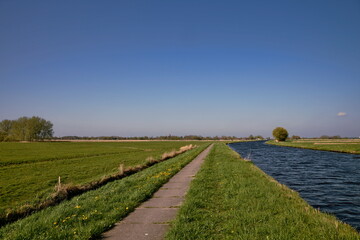 Flaches Land