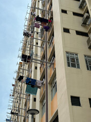アジアの集合住宅。洗濯物を外に干す風景。
