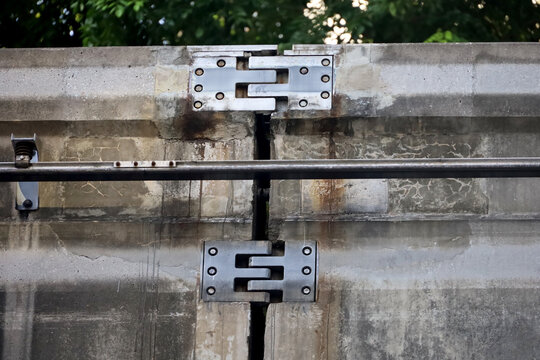 construction of steel plate joint on monorail lines, MRT lines, modular joints bridge construction rubber extractor joints, solid steel embedded in concrete for bridge joints, iron expansion joints