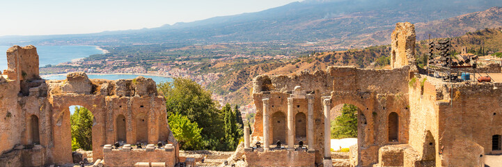 Fototapeta na wymiar Greek theater in Taormina and Etna Mont