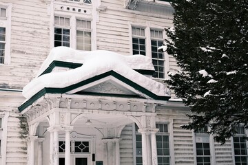 Exterior view of a white house surrounded by a winter wonderland in Hokkaido, Japan