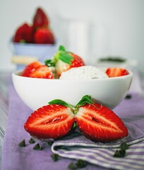Cup og stracciatella ice cream