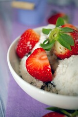 Cup og stracciatella ice cream