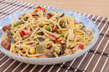 Noodles with meat, vegetables and mushrooms
