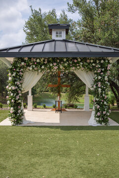 Wedding Floral Arrangements with Blush and Ivory Accents