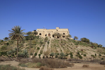 Fototapeta premium Saddam palace on hill in Babylon with blue sky