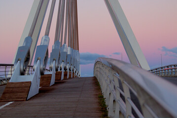 Puente atirantado asim&eacute;trico triangular Puerta de las rozas. Comunidad de Madrid. Espa&ntilde;a