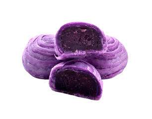 Obraz na płótnie Canvas Chinese Pastry or Thai Moon Cake with Purple Sweet Potato. transparent png