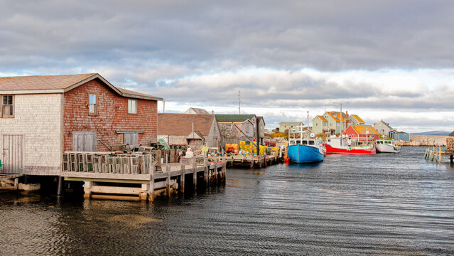 Fischerboote im Hafen von Peggy&acute;s Cove