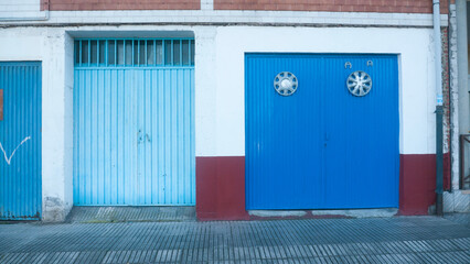 Puertas de garaje azules