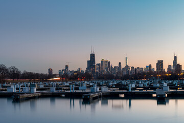 Fototapeta na wymiar Chicago skyline view from across the lake