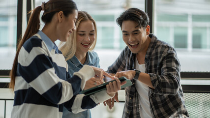 Obraz premium Happy multiracial group of friends having fun looking at camera. Diverse cheerful young student laughing standing at university. 