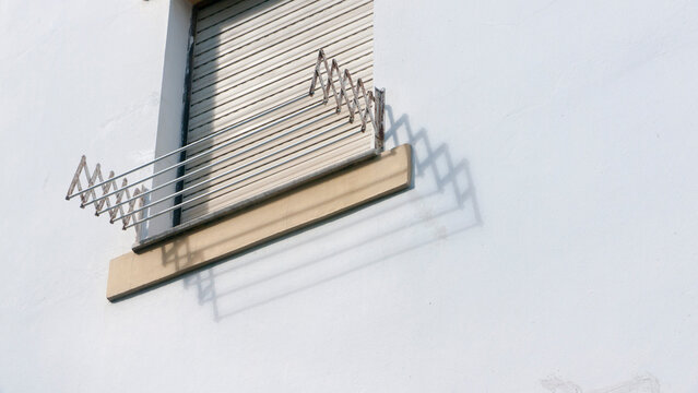 Ventana con soporte para colgar ropa a secar